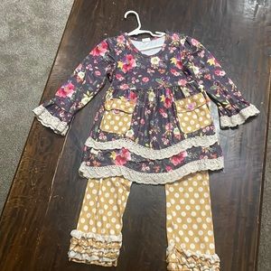 Girls matching top and pants - Size 6T -  7T